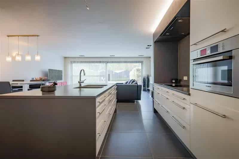 Huis te huur: Twee Appartementen Magazijn Grond