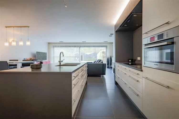 Huis te huur: Twee Appartementen Magazijn Grond