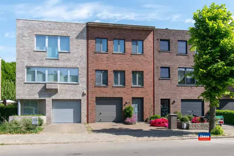 Huis te huur Borsbeek: Bel-étage 3 slaapkamers, garage en tuin