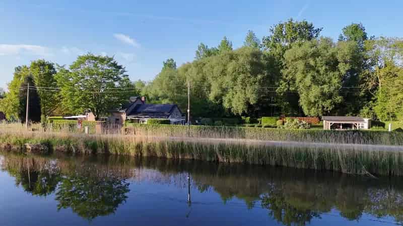 Villa te koop nabij Leuven: 5 slaapkamers, zwembad en vijver