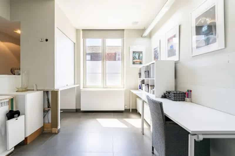 Architecturaal ingerichte woning met hoogwaardige afwerking.