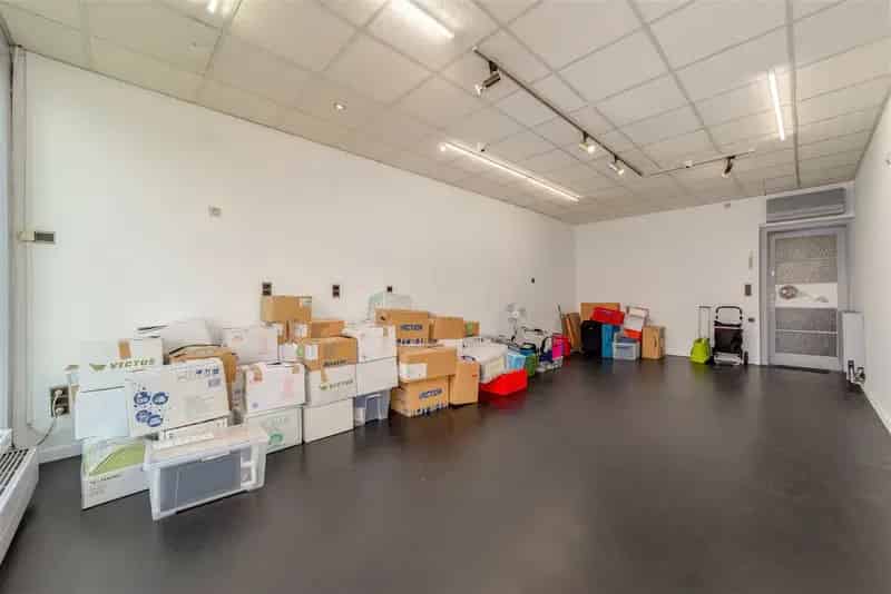 Handelspand met Woonst 2-4 Slaapkamers Grote Tuin