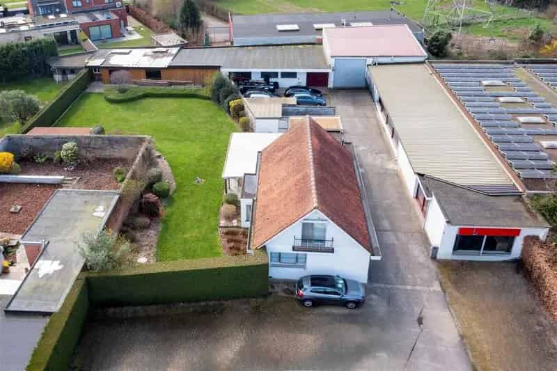 Huis met Magazijn te Koop Wommelgem