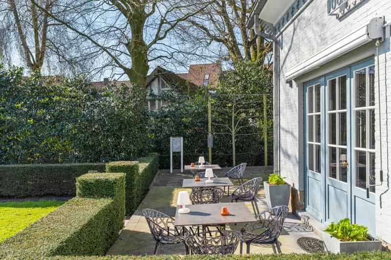 Huis te koop Brugge Centrum: Villa met grote tuin en parking