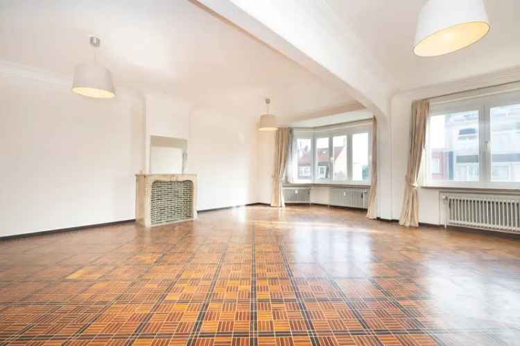 Appartement te huur met 2 slaapkamers in Laken met garage