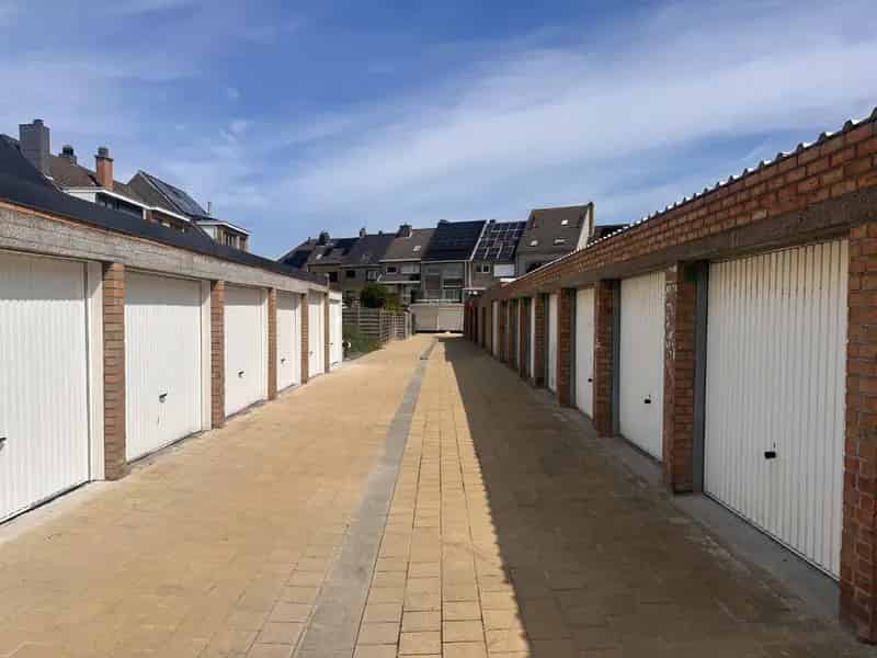 Garage te koop Bredene Nieuwe kantelpoort en dak