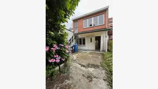 Renovatiewoning te koop in Brasschaat met tuin en garage