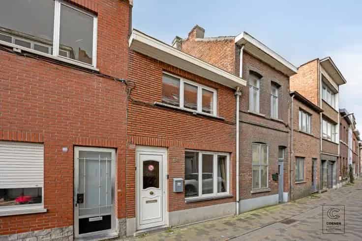Op te frissen woning met 4 slaapkamers te Boom