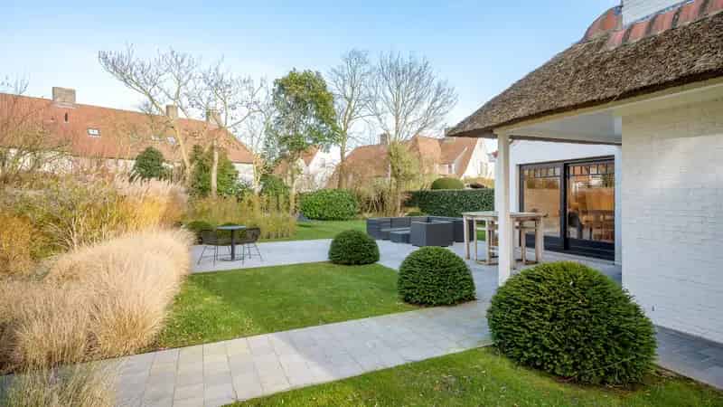 Huis te koop: Charmante Koppelvilla met Tuin en Meerdere Terrassen