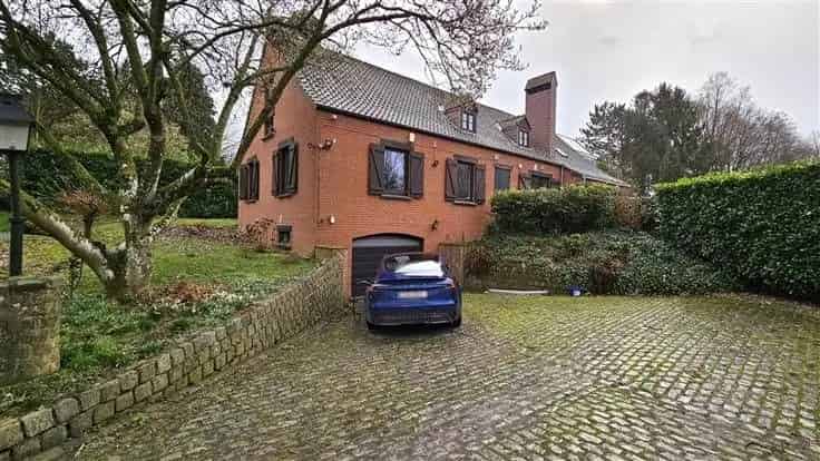 Huis Te Koop: Grote Villa met Zwembad en Jacuzzi