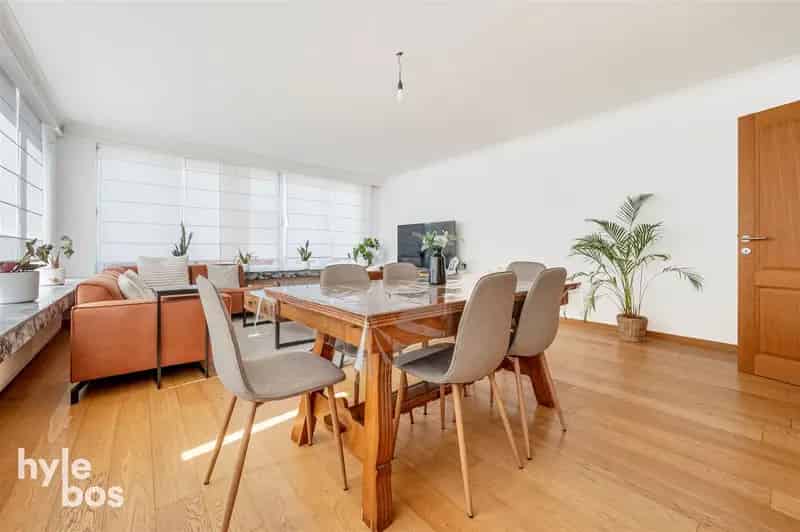 Appartement te koop: Instapklaar 2 slaapkamers, garage, centrum