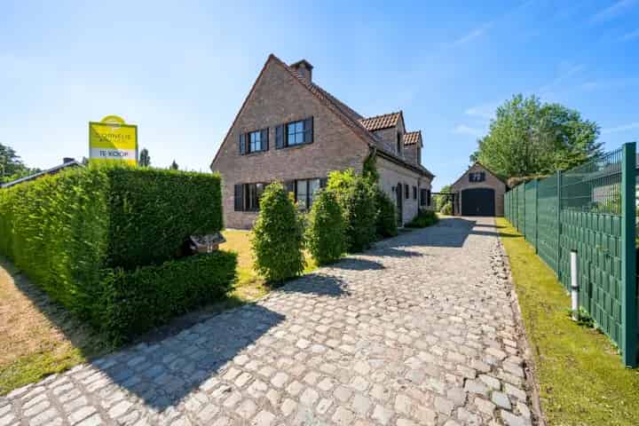 Huis te koop Deinze: Ruime gezinswoning 4 slaapkamers 2 badkamers