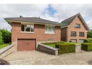 Huis te koop Beersel - Ruime villa met tuin