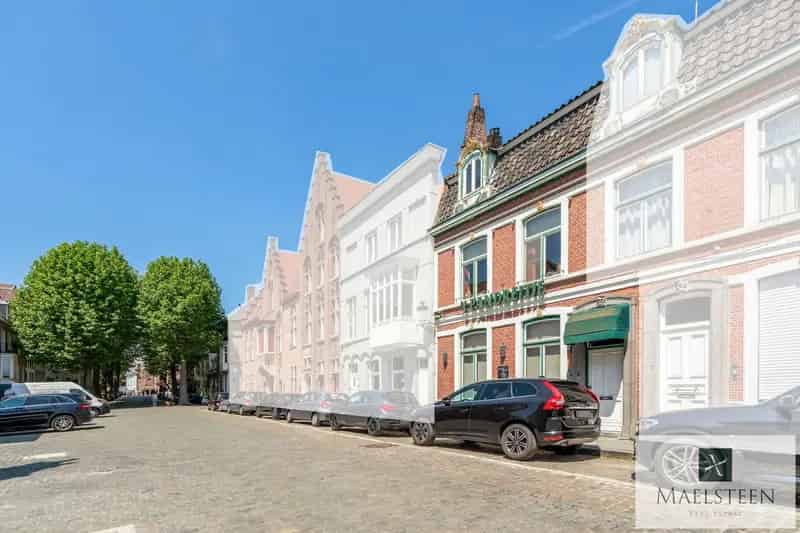 Verrassend Ruime Woning Hartje Brugge