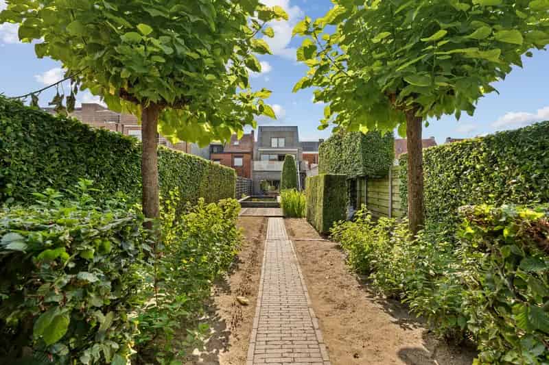Handelspand met Duplex Appartement te Ravels