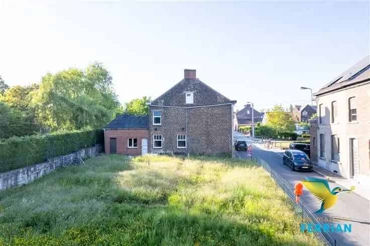 Huis Te Koop: Grote woning te renoveren met 17 are grond