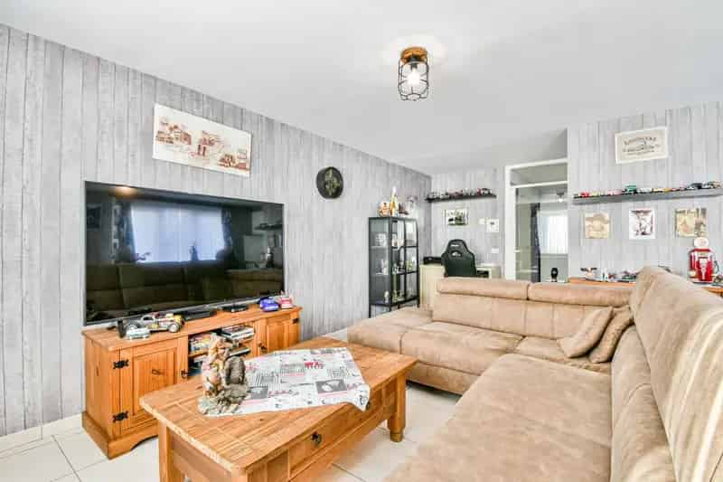 Benedenwoning te koop Torhout - 2 slaapkamers, garage en tuinhuis