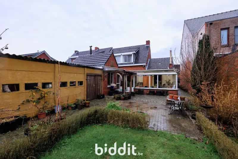 TE RENOVEREN WONING 3 slaapkamers Garage Ruime Tuin Oosthoven