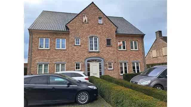 Dakappartement te huur met terras en garage