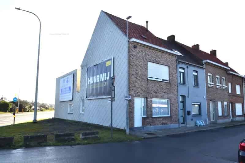 Woning te koop Izegem: 3 slaapkamers, garage, ruime zolder