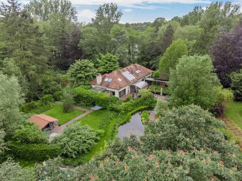 Huis te koop: Exclusieve villa met bouwmogelijkheden en paardenstallen