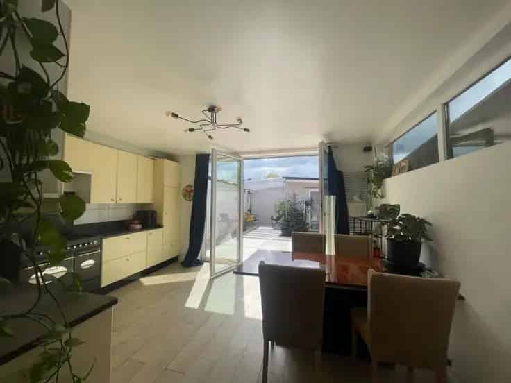 Huis Te Koop Gerenoveerd met Oprit en Terras