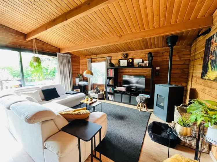 Gezellig Chalet te Koop Rustige Omgeving Vakantiehuis