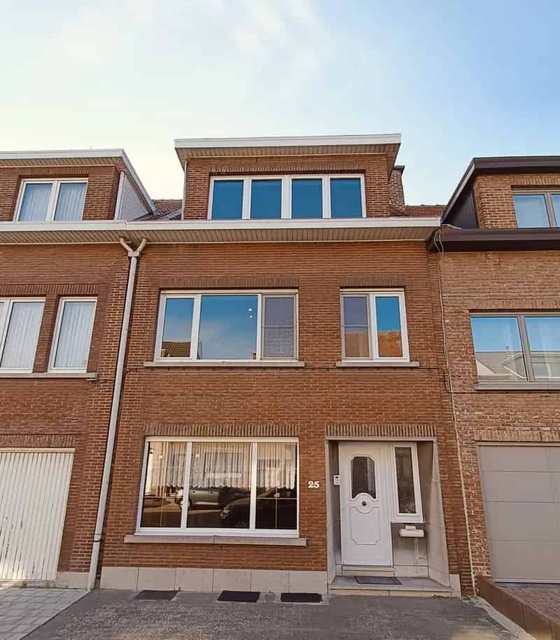 Huis te koop in Wommelgem: 5 slaapkamers, veel potentieel
