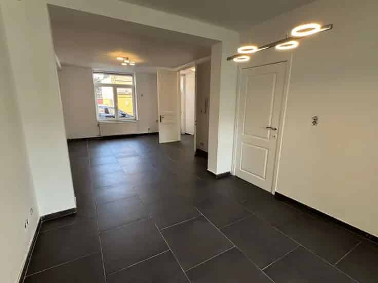 Huis Te Koop Charleroi 180m² 3 slaapkamers gerenoveerd