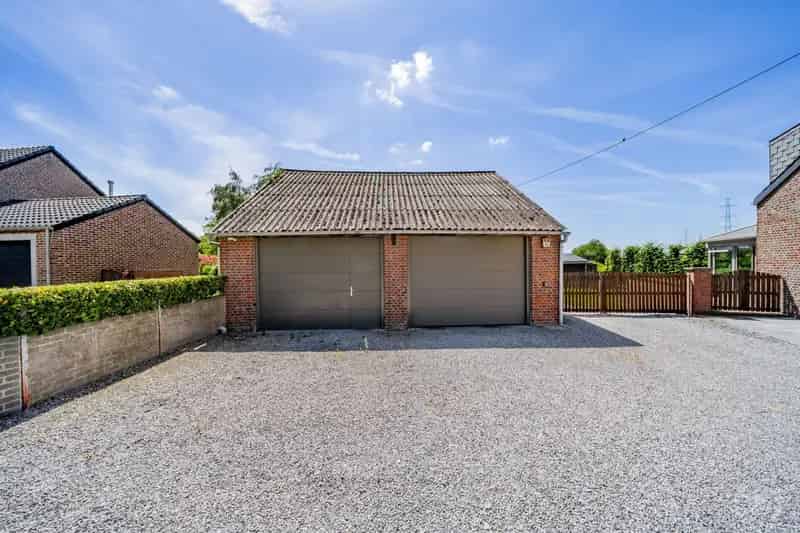 Huis te koop met atelier en opslagruimtes