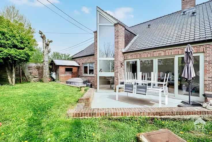 Huis Te Koop Saintes - 152m² - 3 slaapkamers - Tuin - Garage
