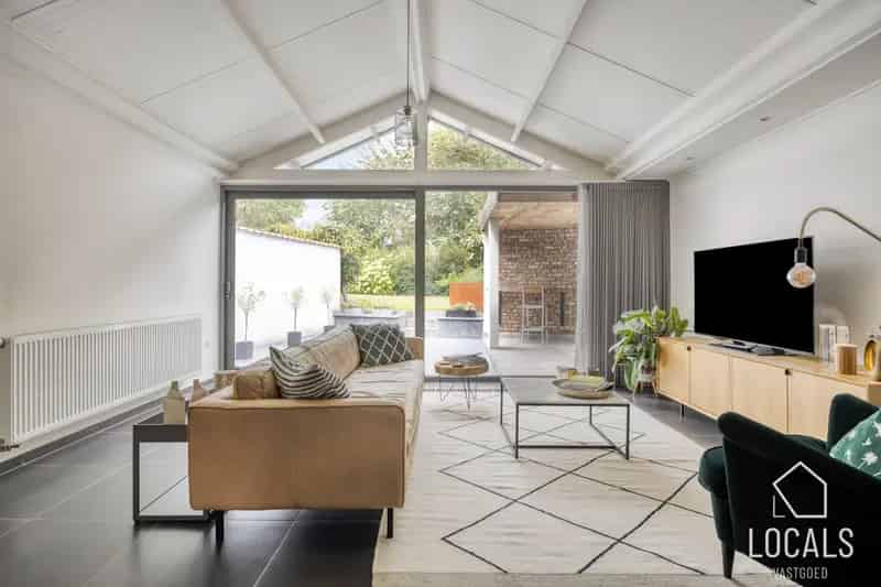 Huis te koop Iddergem: Ruime gerenoveerde woning met 4 slaapkamers