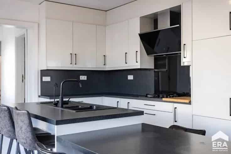 Grote gezinswoning te koop 5 slaapkamers 2 badkamers tuin garage