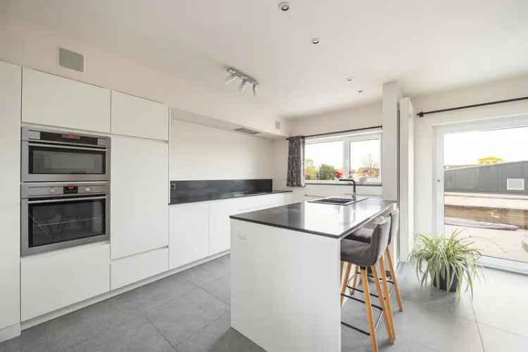 Huis te koop: Bel-étage woning nabij centrum