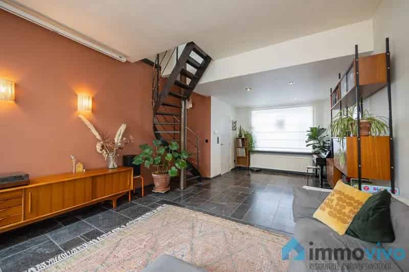 Lichtrijke woning met tuin en garage