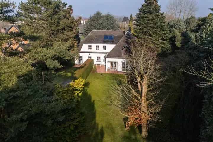 Huis te koop Geraardsbergen: Ruime villa met privacy