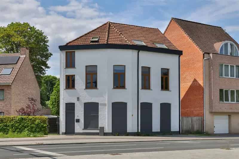 Huis te koop Edegem: Handelsgelijkvloers en Duplex Appartement