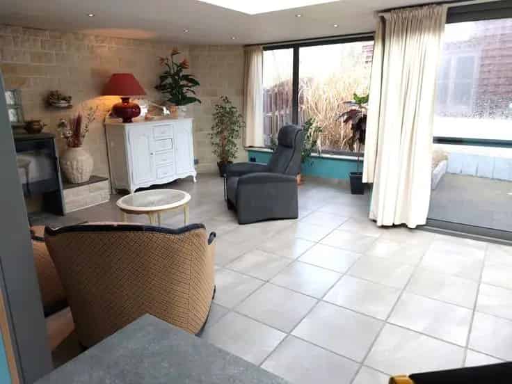 Bungalow te koop Seilles: 2 slaapkamers, grote veranda, atelier