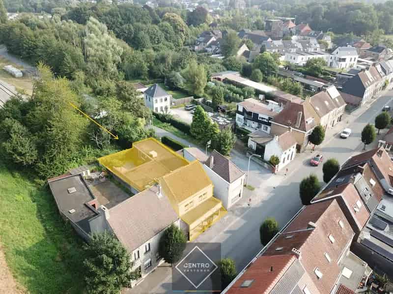 Handelshuis 4 slaapkamers ruime garage tuin