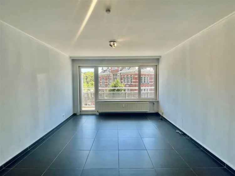 Te renoveren 2K appartement met terras 81m²