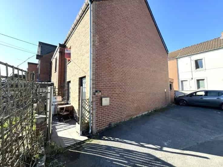 Huis Te Koop Nabij Winkels en Autosnelwegen