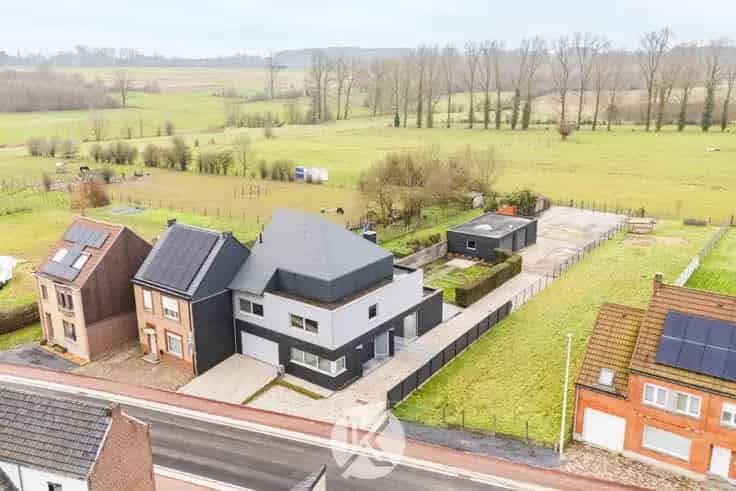 Huis Te Koop Polyvalente Woning met Moderne Comfort