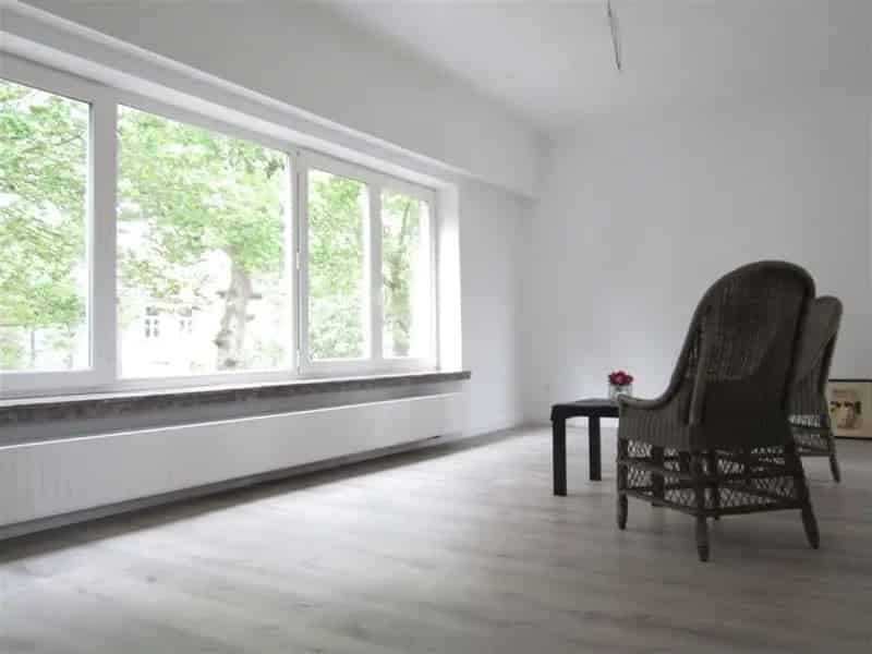 Duplex Ekeren: Vernieuwd appartement met terras en groene omgeving