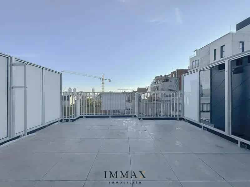 Vernieuwd Penthouse te Oostende met Terras - Tweede Verblijf of Investering