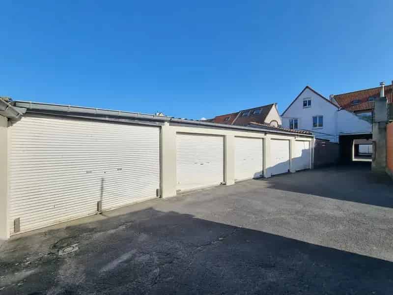 Centraal Gelegen Garagebox Volledige Aanbod