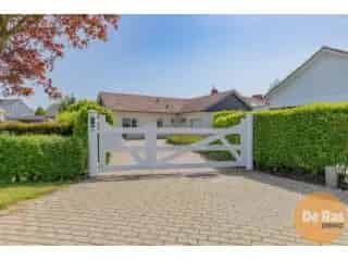Vrijstaande Bungalow te Gijzegem - Grote Tuin - 3 slaapkamers - Praktijkruimte