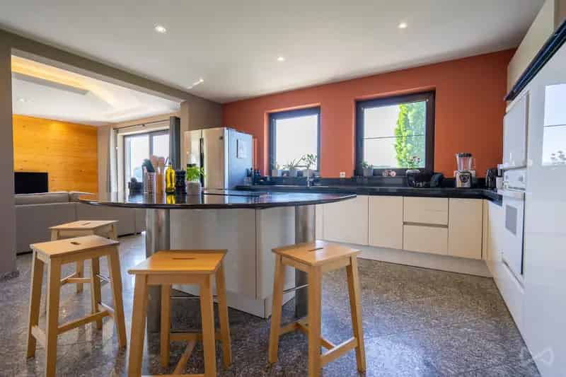 Uitzonderlijke Villa te Koop in Sibret - Rustig & Eco-Efficiënt