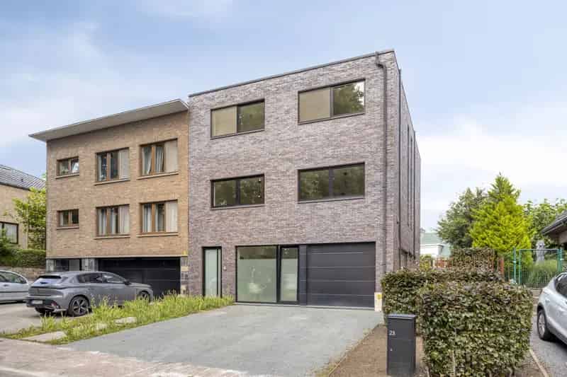 Energiezuinige woning te koop met zwemvijver en parkzicht
