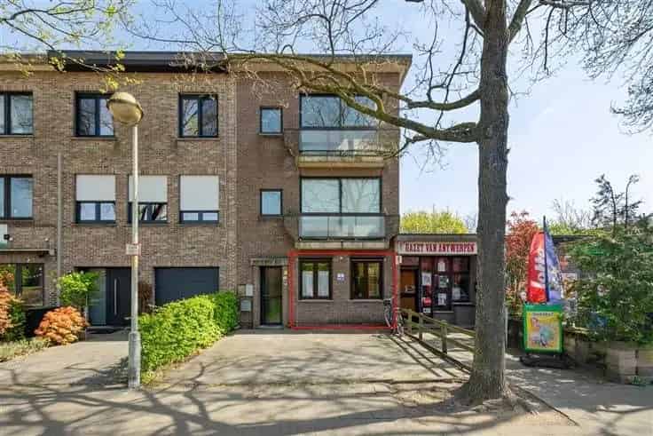 Appartement te Koop Mortsel: Ruim gelijkvloers met Tuin