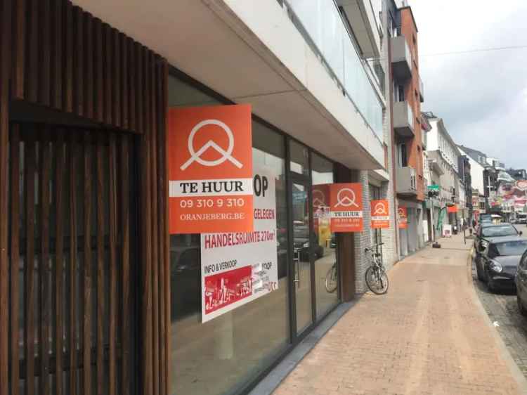 Huur bedrijfsvastgoed winkel in het centrum van Deinze met 470m² ruimte